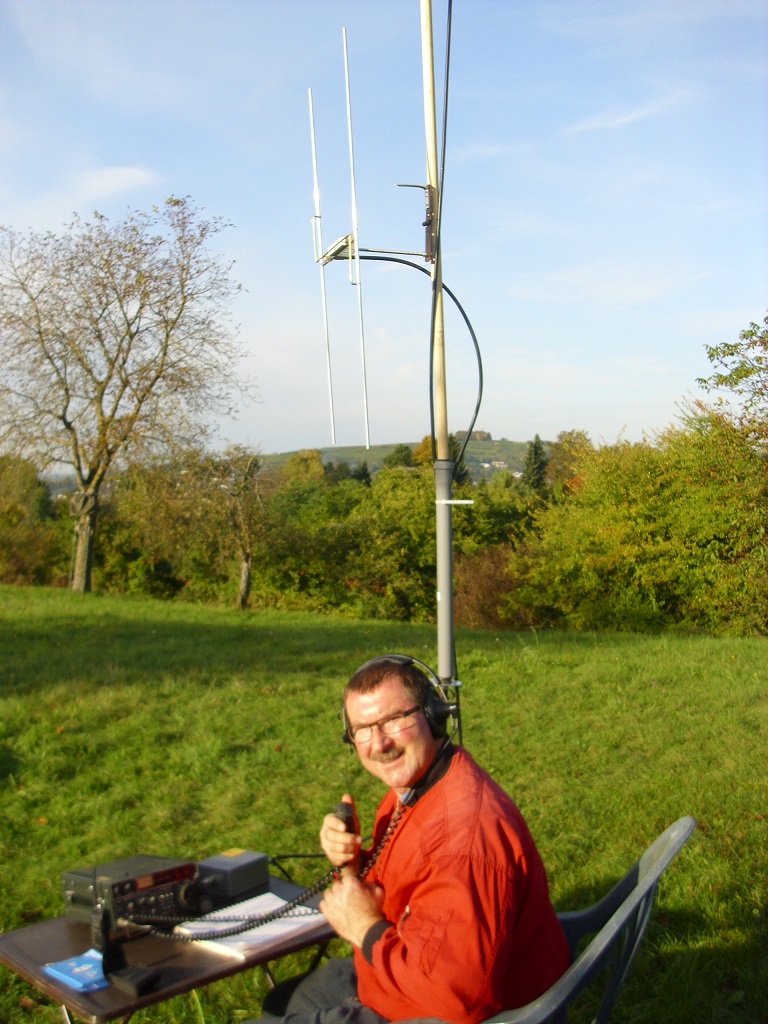 Unterer Teil der HB9CV vertikal geklappt